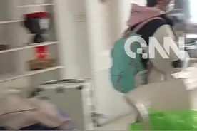 妈妈偷偷把儿子女朋友接回家，儿子毫不知情，发现后又惊又喜。妈妈：双方父母都很祝福@古月雨倾视频封面