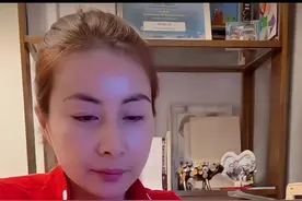 #郭晶晶 给孩子缝书包，其实要让孩子懂得要珍惜所有劳动创造出来的价值，懂得生活的不易，东西坏了了修补，不要随意浪费，有的东西不是只是用钱来衡量的，如果有用，节省一点也挺好 #郭晶晶  #霍中曦视频封面