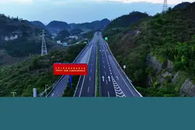 筑蓉高速通车后好像没有厦蓉高速什么事了！ 国庆期间厦蓉高速毕节段冷冷清清！#厦蓉高速#筑蓉高速 #国庆高速免费 #阿墨哥看毕节 @抖音短视频