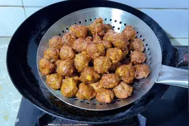 这才是炸肉丸子的正确做法，外酥里嫩，好吃无腥味！#美食教程视频封面