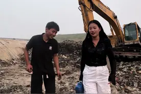 当自己有能力的时候,是真心的想着去帮助别人的！不为任何回报，但行好事莫问前程！#学挖机 #挖机小姐姐田田 @周口田田挖机叉车技术训练基地 @挖机小姐姐（翠翠）视频封面