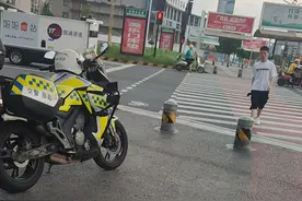 司机准备要失业了，这种宜春小地方都有无人驾驶送快递了#无人驾驶视频封面