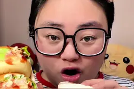 微胖小女孩备战新年怎么吃 #抖音商城 #快吃吧大馋丫头 #日常vlog #今天吃什么视频封面