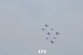 米格29战斗机有多大？与苏27同框才明白，为何当年我国不购买视频封面