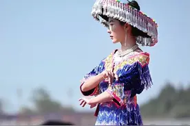这里的花山节走秀，冠军是她！ #文山花山节#2025中国文山花山节 #选美大赛 #苗族姑娘 #苗族服饰视频封面
