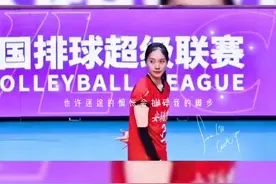 郑益昕，中国女子排球运动员，1995年出生于福建漳州。郑益昕从漳州三中走上排球之路，教练评价她善于用脑打球，而且她能很好地兼顾学业与排球训练。进入到福建女排二队后，郑益昕很快就当上了队长，2009年上调到一队，不过后来由于要参加全运会小龄组，她又回到了二队。2015年1月19日，郑益昕首度入选国家队大名单。2019年5月，入选中国女排出征国家联赛巴西站12人名单，担任接应。  获奖记录  2012年女排亚青赛冠军  2013年瑞士女排精英赛第6名  2013年U20女排世锦赛冠军  2014-2015赛季中国女排联赛第6名  郑益昕，中国女子排球运动员，1995年出生于福建漳州。郑益昕从漳州三中走上排球之路，教练评价她善于用脑打球，而且她能很好地兼顾学业与排球训练。进入到福建女排二队后，郑益昕很快就当上了队长，2009年上调到一队，不过后来由于要参加全运会小龄组，她又回到了二队。2015年1月19日，郑益昕首度入选国家队大名单。2019年5月，入选中国女排出征国家联赛巴西站12人名单，担任接应。 获奖记录 2012年女排亚青赛冠军 2013年瑞士女排精英赛第6名 2013年U20女排世锦赛冠军 2014-2015赛季中国女排联赛第6名 2015年U23女排亚锦赛冠军 2016年女排亚洲杯冠军 2016年瑞士女排精英赛冠军 2017年女排大冠军杯冠军 2018年9月23日，夺得第六届女排亚洲杯冠军 2019年9月29日，2019年女排世界杯冠军 2022-2023赛季中国女子排球超级联赛最佳接应 2023年，夺得杭州亚运会女排冠军 视频封面