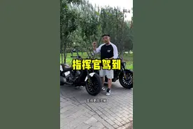 3万多就给你堆到20万的逆天配置，奔达简直是倒反天罡呀！ #创作灵感 #机车 #黑旗500 @奔达摩托视频封面