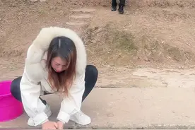 这个小翠，吃个鸭腿都要管 #抖音商城浪漫情人节#搞笑视频视频封面
