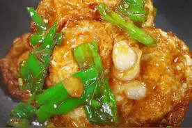 不知道吃什么时候就煎几个公鸡蛋，再拍个几青椒，简单又下饭！#美食教程 #拍辣椒炒鸡蛋视频封面
