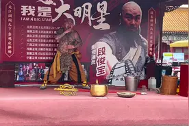 生活不易，努力吧#吞活蛇表演视频封面