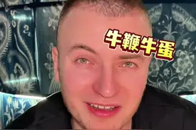 贵州春味震撼老外！！炸野虫子，折耳根，牛鞭牛蛋…晚上要做噩梦了🥹#给外国人一点春味震撼 #舌尖上的抖音 #第一口春味 #外国人在中国 #外国人吃中国美食视频封面