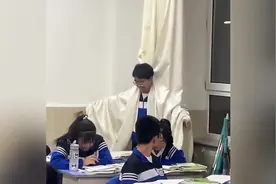 盘点那些班级满级大神,总有几个优秀的人，往往隐藏在最后一排视频封面