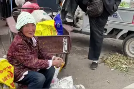 朴实善良的奶奶，愿你平安安安，健健康康，幸幸福福…… #家有一老如有宝 #愿天下的老人们都老有所依 #荠菜包子视频封面