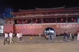 你还记得当年最繁华的莆田步行街，已经改造十几年过去了，那时的晚上人山人海，在古谯楼门前的喷泉散步，是多少人的青春记忆呢视频封面