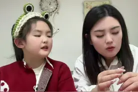 搞笑母女 语出惊人的熊孩子 这孩子不按套路出牌啊[发呆]#搞笑母女 #海兴刘哈哈 #语出惊人的熊孩子 #漏风的棉袄视频封面
