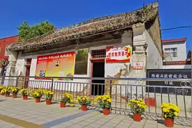 由张校长带队的党校学员一行数十人前来我校参观红色教育基地之…