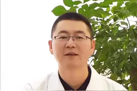 为什么会有人不自主的抖腿？#硬核健康科普行动 #一直抖腿的人是怎么回事 #医学科普 #关注我每天坚持分享知识 #医学科普仅供参考如有不适请线下就医视频封面