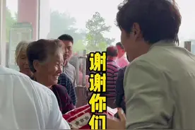 从法国回来在村里办工厂这几年以来 多亏了乡亲们的支持和帮忙！每年的一些节假日我都会亲自送上一点点心意 提前祝大家端午安康，身体健康！视频封面
