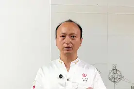 紫苏爆牛蛙 紫苏爆牛蛙，是湘菜中的一道经典菜，下饭不错#紫苏爆牛蛙 #爆炒牛蛙#龙牌酱油 #龙牌紫苏酱 #湘厨唐金龙视频封面