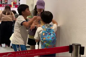 去了港岛的美食展#香港生活 #记录真实生活 #普通人的生活是什么样子的视频封面