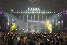 “水木年华巡演武汉场《一生有你》大合唱”视频封面