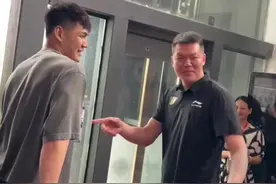 CBA大结局！陈国豪或将天赋带回广东，朱芳雨偶遇陈国豪直接摊牌问有没有兴趣回来！国豪来了一句听你安排！随后两人进入电梯密谈。这是好事将近了嘛？#陈国豪 #朱芳雨 #广东宏远视频封面