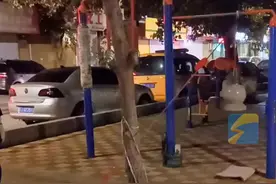 近日，辽宁沈阳，大爷用石墩子健身震惊网友，他甚至还在墩子下面垫了个垫子。网友：果然，强者从不抱怨环境！#大爷就是大爷 #强者从不抱怨环境 #定滑轮视频封面