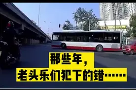 别问了，老头乐又赢了！真硬啊，豪车都是弟弟 #这操作都看傻了视频封面