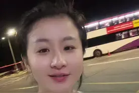 前几天有一个粉丝给我说、找了一个工作在新加坡洗碗、中介给他说的老员工一个月有3千5了、在新加坡的老乡们你们这个工资真实不？#分享出国经验视频封面