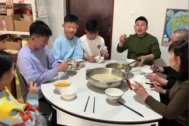 终于回老家了。每次回老家待不了几天 也要大包小包一堆行李视频封面