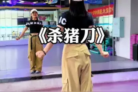太上劲了，爱跳舞的人才懂，一曲下来汗流浃背但留下的却是酣畅淋漓的快乐 🤭一起来吧😎#最火广场舞 #全网都在跳这个舞 #动感十足