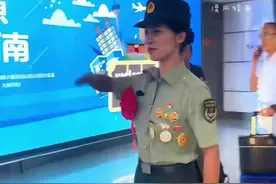女兵退伍霸气归来，巾帼不让须眉，当代花木兰！ #退伍不褪色视频封面
