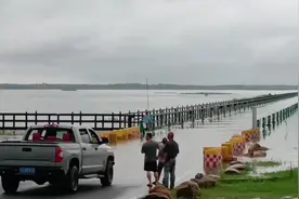 江西鄱阳湖呈现中国最美的水上公路      6月25日8时视频封面