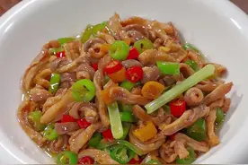 很多人觉得猪肚直接炒肯定咬不动，那是你没有掌握好方法，今天就把我做菜30年经验分享给大家#生炒猪肚 #一起学做菜 #跟抖音学做菜 #家常菜视频封面