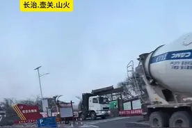 #长治#同城推荐 到处是投掷式灭火弹的爆炸声，有的消防人员已经三天三夜没休息了，真的是辛苦了@红叶吉他教学视频封面
