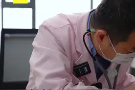 孩子6个月内发烧，家长们要注意了#医学科普仅供参考如有不适请线下就医 #医学科普 #如有不适请及时线下就医视频封面