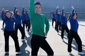 #每天坚持运动打卡锻炼好身体 #简单易学健身操完整版 #坚持锻炼给自己一个好身体 #抖音全民健身计划 #适合所有人的健身动作视频封面