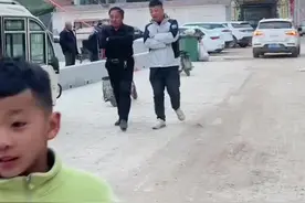 去年这个视频播放量5000多万！都说我公公一辈子没饥荒。老了来饥荒了！😂😂😂😂😂#三儿子视频封面