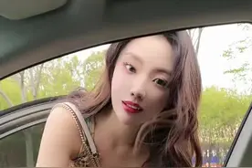 现在的女大学生，私底下太会玩#美女随拍#女大学生 #搭讪美女 #车载香薰视频封面