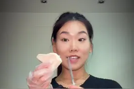 体重不是只有肥肉，它的组成因素太多啦～ 水肿，便秘，消化不良，肌肉增加 等等 都会导致即使减掉了肥 体重也不动，甚至升高。 #健身 #减肥 #健身干货 #减脂 #身材焦虑视频封面