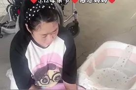 坚强的妈妈虽然失去了双腿，但给孩子的爱是满分的#为母不易只有经历过的人才懂 #女子本弱为母则刚 #感恩母亲 #512母亲节快乐视频封面