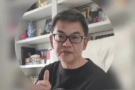 詹姆斯高效取分，湖人昂首挺进决赛视频封面