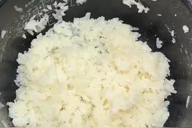 我做了一个巨型锅巴球 视频封面