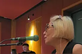 新歌 排练新歌啦，现场见！#张蔷 #音乐现场 #张蔷disco女王 #张蔷巡演 #张蔷从不玩虚的视频封面