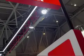 重庆摩博会，法赛德头盔展台，带大家看一下全新的碳纤维半盔#faseed碳纤维头盔 #2024中国摩博会 #法赛德头盔视频封面