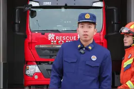 让我看看谁还在把电动车推进家中充电！#消防安全不容忽视 #玩一个很新的东西 @咸宁消防视频封面