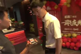小伙“有偿陪侍”月入5万装穷?，关进暂看室秒怂:“我还钱!”（记者：苑）视频封面