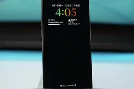 iPhone 的息屏显示正确设置教程，锁屏彩色时间和电量。 #数码科技 #手机技巧 #iphone #安卓视频封面