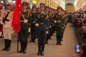 出了国的越南仪仗队，比在越南好一点。#越南视频封面