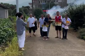 随着失散41年的弟弟回家，五兄弟终于团聚啦，真的太感人啦！#商朝阳 #寻亲 #传递正能量视频封面